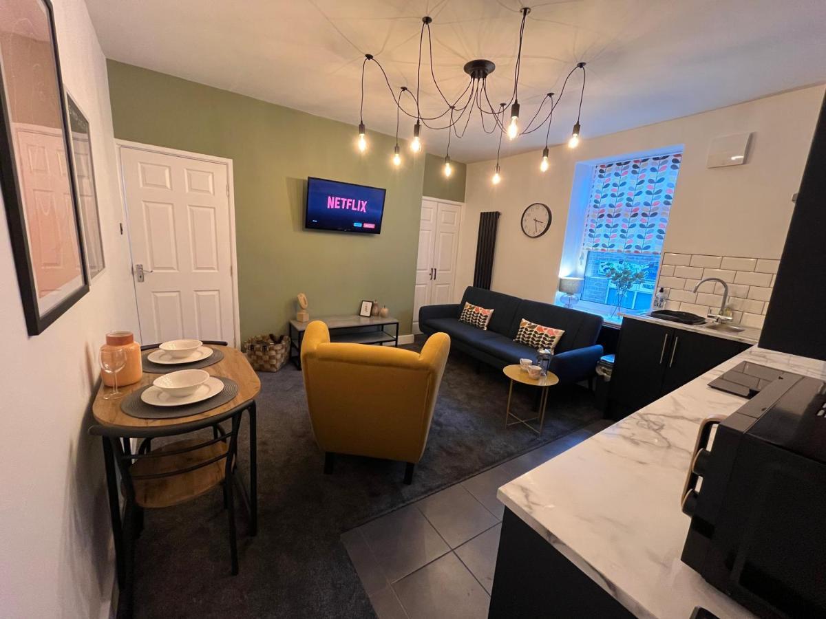 Modern & Retro Two Bedroom Apartment In Barnsley Exterior photo